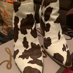 Steve Madden Alyse -Cow Print Booties white/Brown